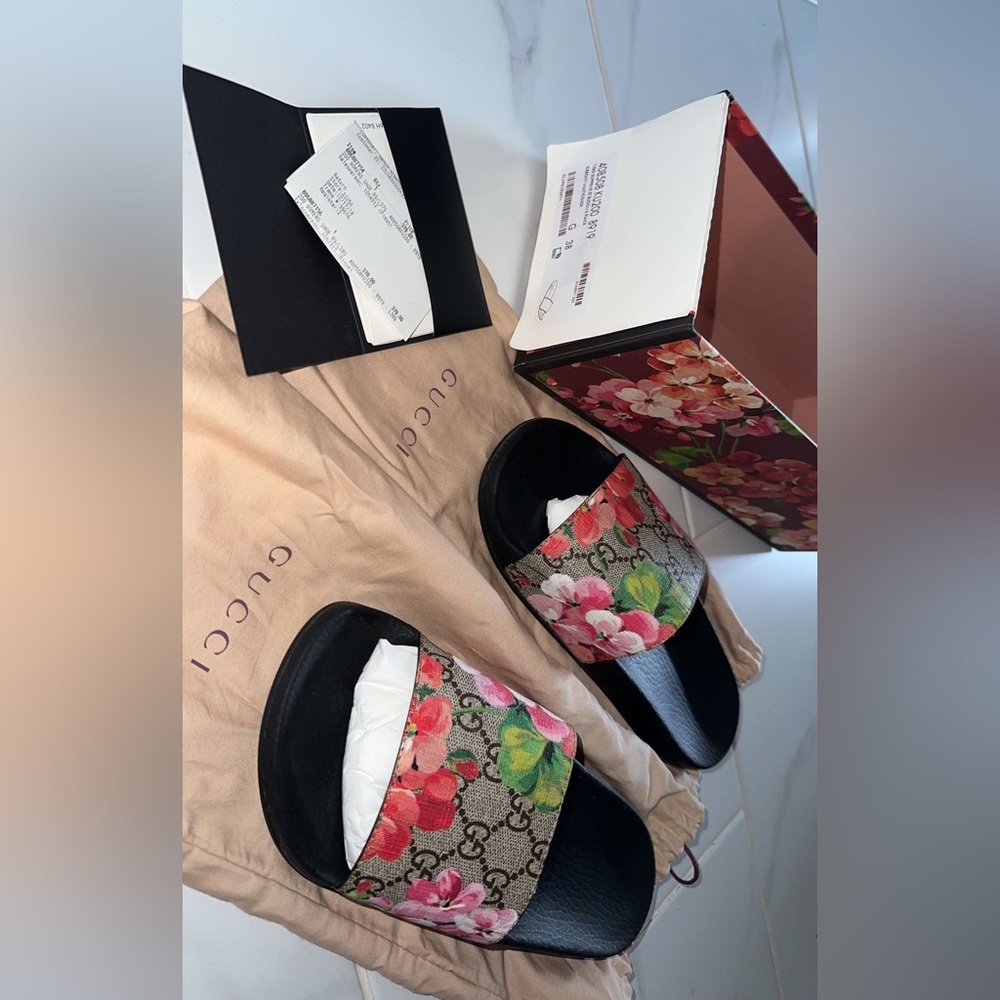 Gucci bloom slides size 38